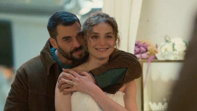 Timur, Reyhan'ı gelinlikle görüyor!