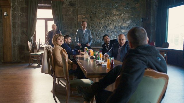 Faroz masaya katılıyor! 