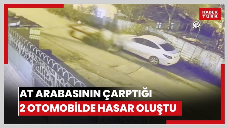 Arnavutköyde başıboş at arabasının çarptığı 2 otomobilde hasar oluştu