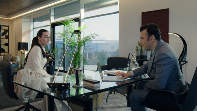 Sarp, Hazan'ı ikna etmeye çalışıyor! 