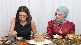 Aşçı Semanur gelin misafirlerine ilginç lezzetler sunuyor! 