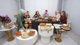 Gelinler arasında gerginlik yaşandı.