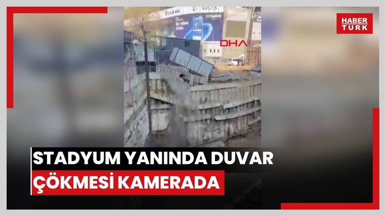 Fenerbahçe Stadyumu'nun yanındaki inşaat duvarının çökme anı kamerada