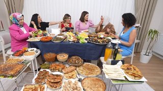 Sunum masasındaki dev hamburger! 