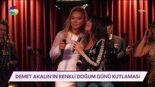 Demet Akalın yeni yaşını dostlarıyla birlikte kutladı!