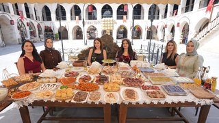 Fatoş Kurtaran’ın evine konuk olunuyor.