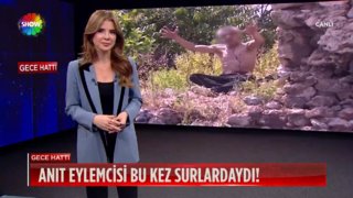 Bir garip eylemci bu kez surlarda!