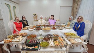 Havva Polat’ın evine konuk olunuyor.