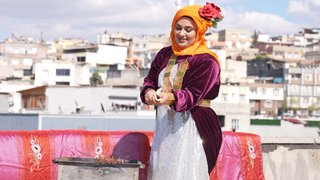 Misafirlerine mangalda ciğer yapıyor!