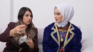 Çay bardaklarına dantel giydirdi! 