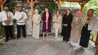 Dilara gelinden eğlenceli karşılama.