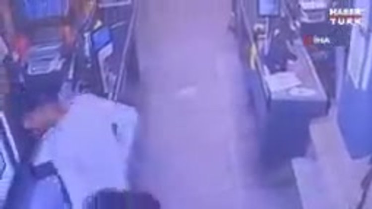 Market çalışanı bıçak, müşterinin eşi ise silah çekti
