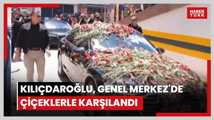 CHP Genel Başkanı Kılıçdaroğlu, Genel Merkez'de çiçeklerle karşılandı