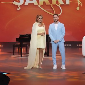 Yaz Bir Şarkı 1. Bölüm