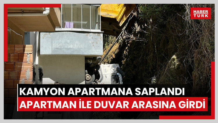 Kamyon apartmana saplandı
