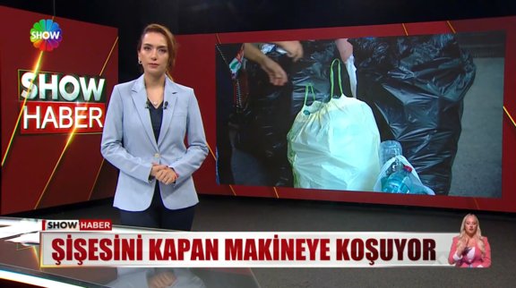 Şişesini kapan makineye koşuyor!
