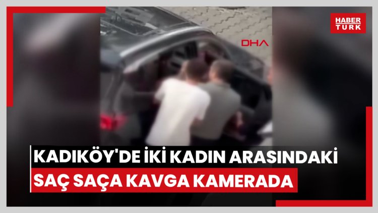 Kadıköy'de iki kadın arasındaki saç saça kavga kamerada