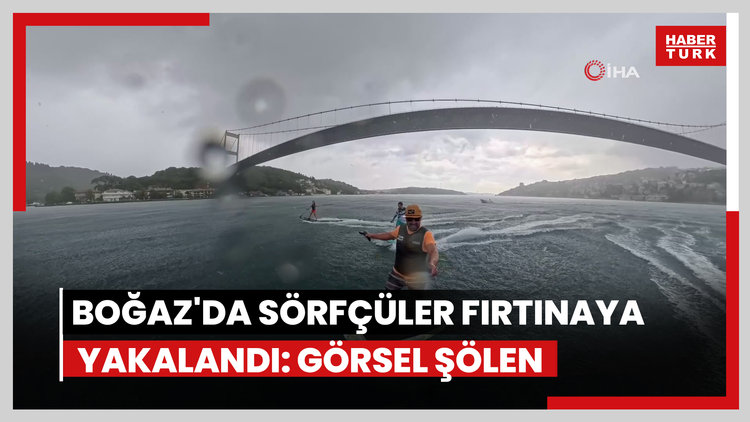 İstanbul Boğazı'nda sörf yaparken fırtınaya yakalandılar: O anlar görsel şölen oluşturdu
