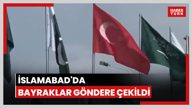İslamabad'da bayraklar göndere çekildi