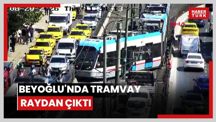 Beyoğlu'nda tramvay raydan çıktı