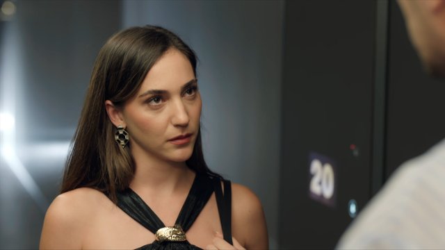Leyla, Kadir'in peşini bırakmıyor!
