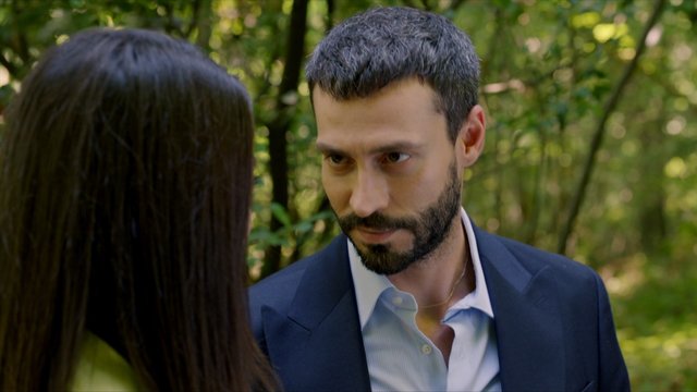 Kadir, Defne'yi sakinleştiriyor!