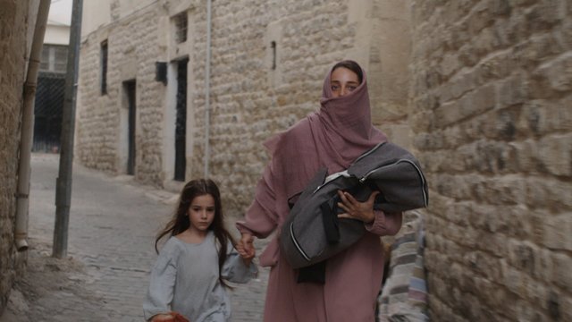 Leyla evden kaçıyor!
