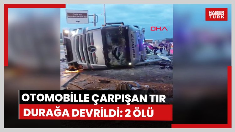 Otomobille çarpışan TIR durağa devrildi: 2 ölü