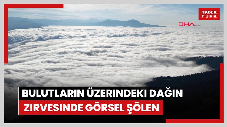 Bulutların üzerindeki dağın zirvesinde görsel şölen
