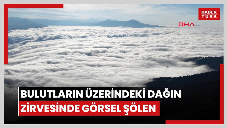 Bulutların üzerindeki dağın zirvesinde görsel şölen