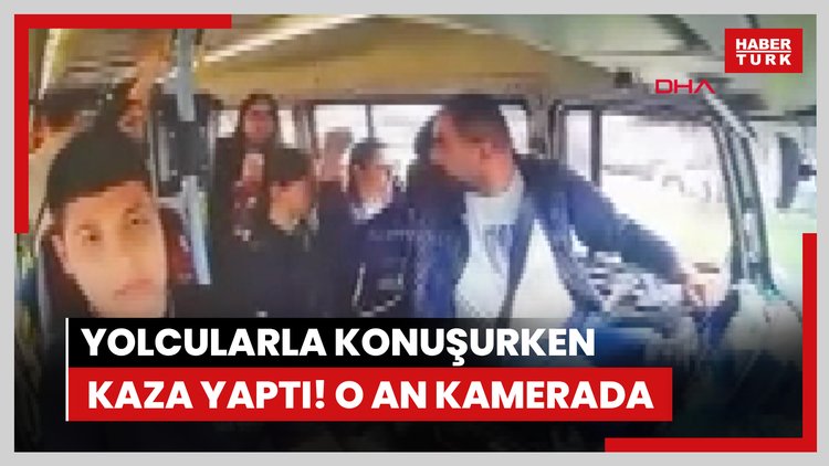 Yolcularla konuşurken kaza yaptı! O an kamerada