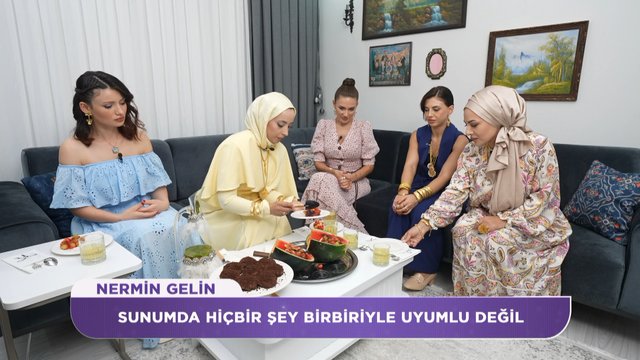 Misafirlerine jel karpuz ikram ettti! 