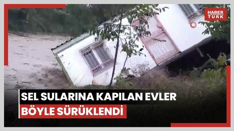 Sakarya'da sel sularına kapılan evler böyle sürüklendi: Evdekiler son anda kurtuldu