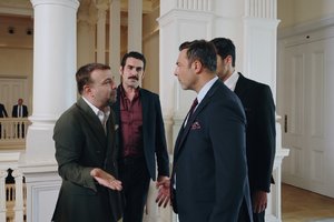 Ömer, Asil'in yakasına yapışıyor!
