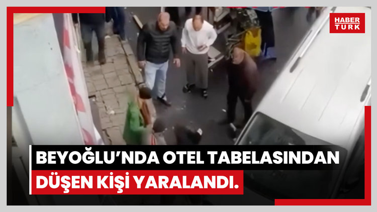 Beyoğlu'nda otel tabelasından düşen kişi yaralandı.
