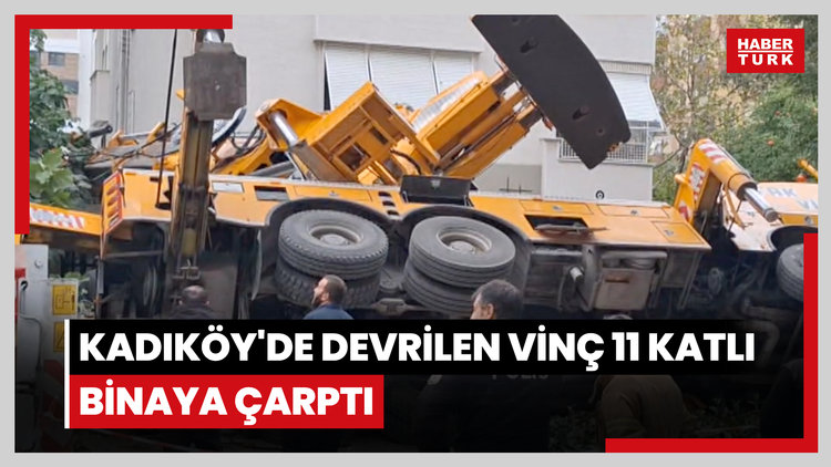 Kadıköy'de devrilen vinç 11 katlı binaya çarptı