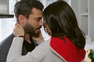Defne ve Kadir’den tutkulu öpücük!