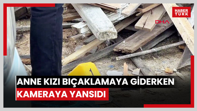 Anne kızı bıçaklamaya giderken kameraya yansıdı