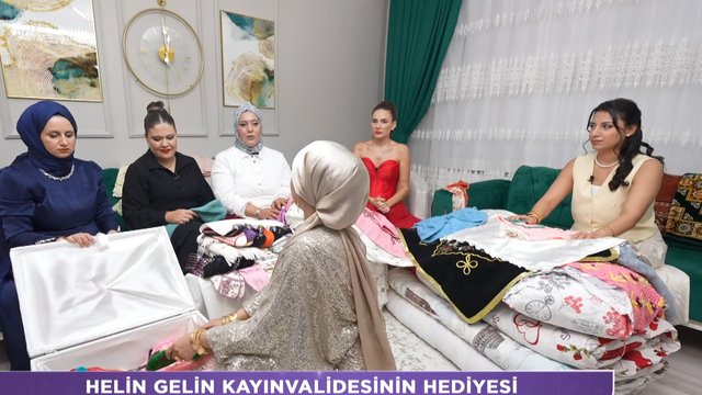 Helin gelin kayınvalidesinin hediyesi sandığı kırıyor...