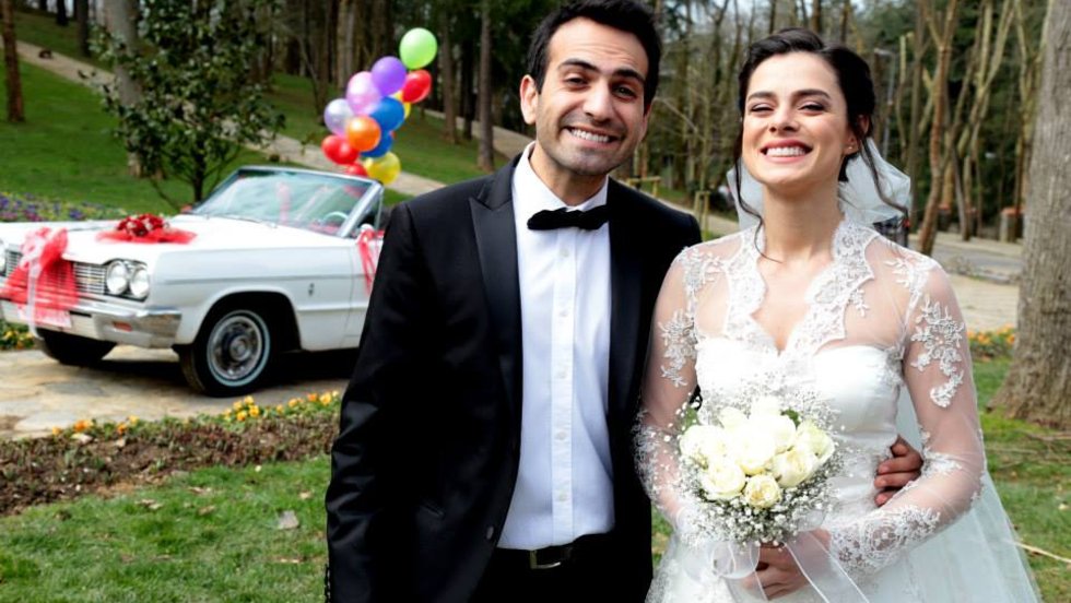 Aşk Yeniden dizisi Fatih Zeynep&#039;e evlenme teklifi ediyor