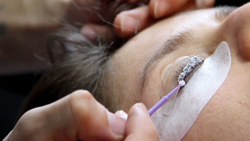 Kirpik botoksu nedir? Nasıl yapılır?